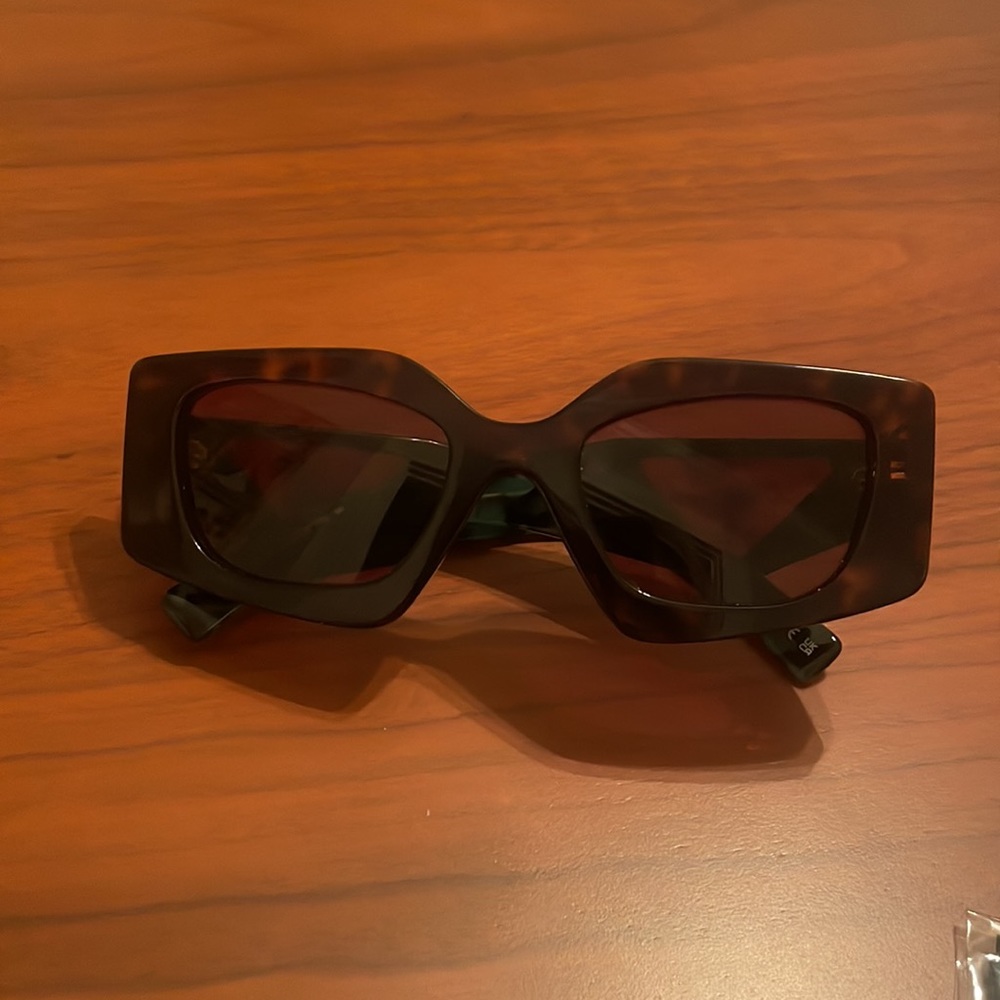 Prada sunglasses - Picture 8 of 9